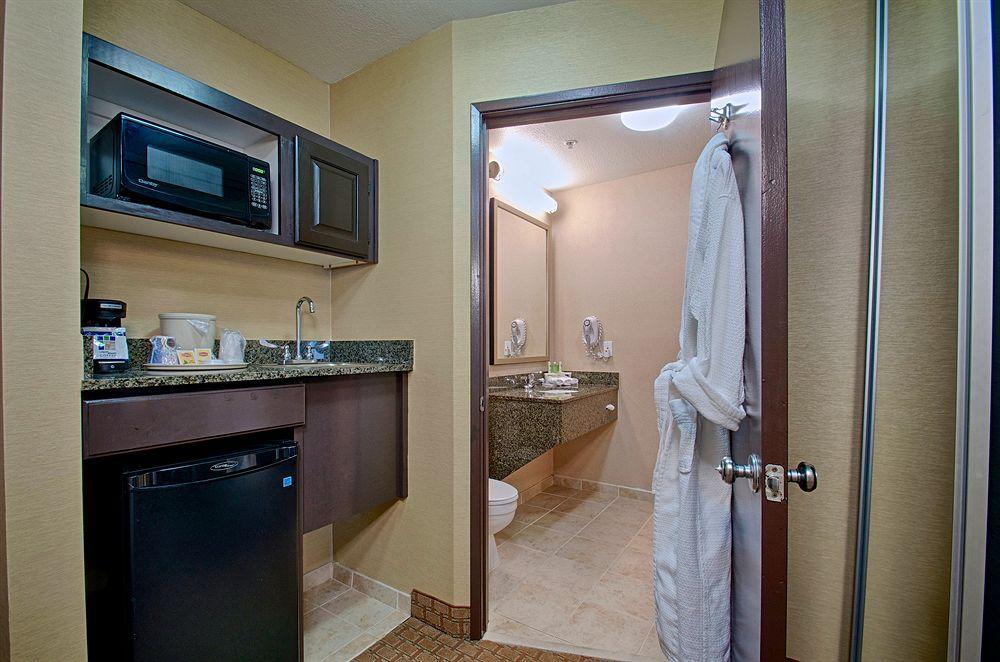 Hampton By Hilton Newport 2*