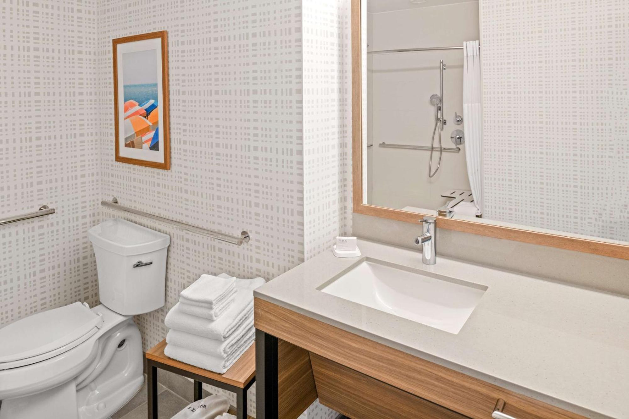 Hampton By Hilton Newport Hotel 2*