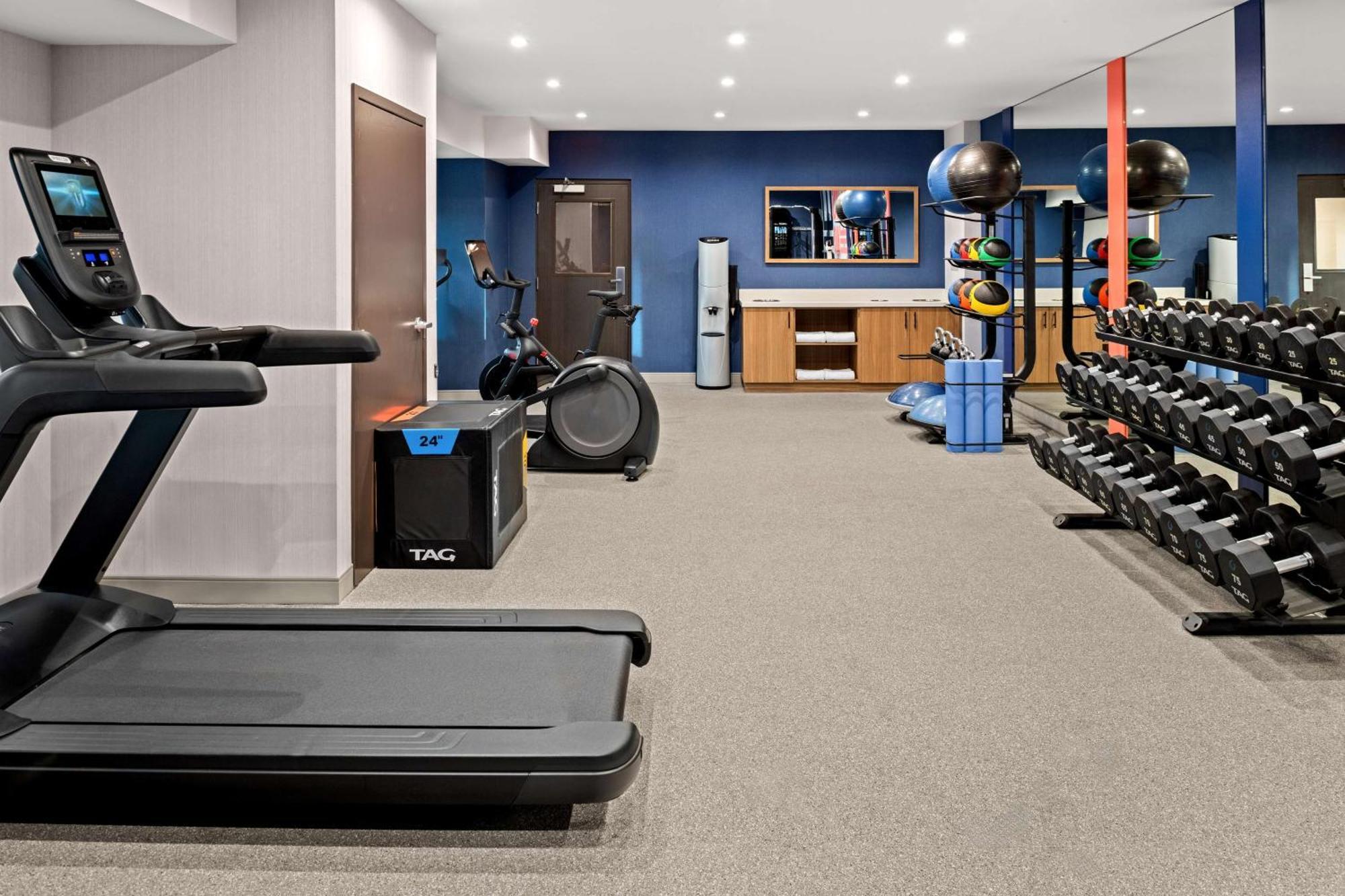 Hampton By Hilton Newport Hotel 2*