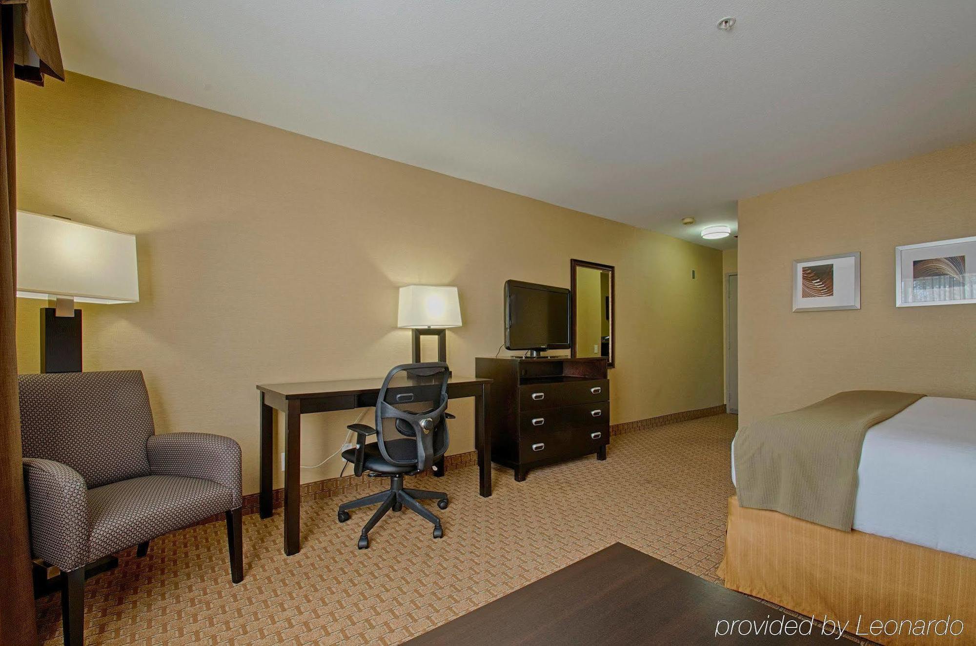 Hampton By Hilton Newport Hotel 2*