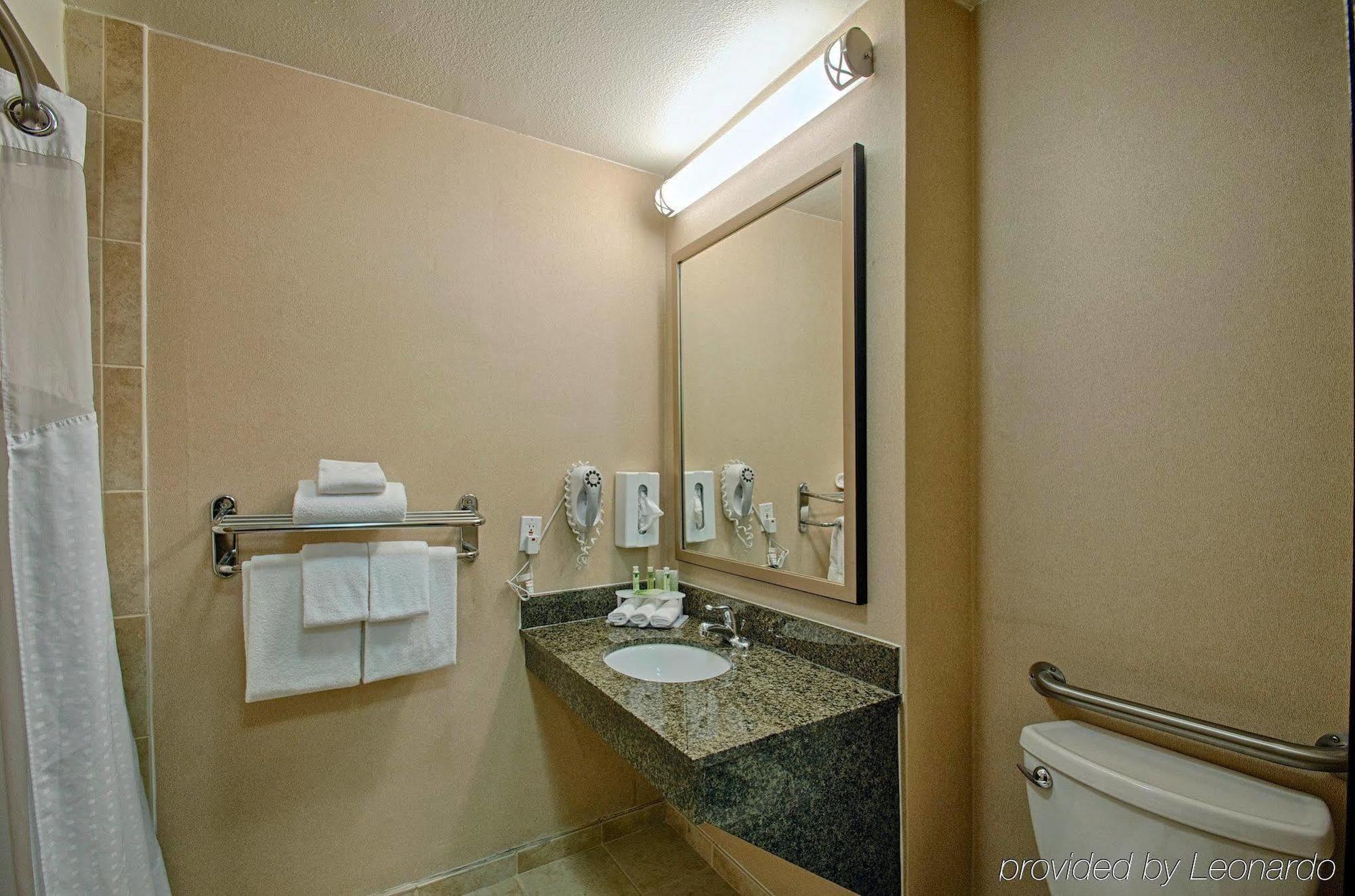 Hampton By Hilton Newport Costa Mesa