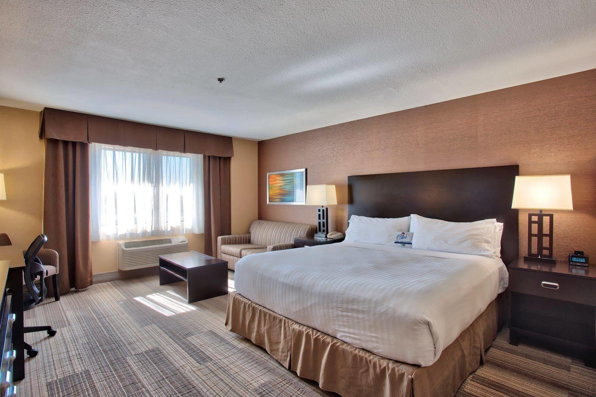Hampton By Hilton Newport 2*