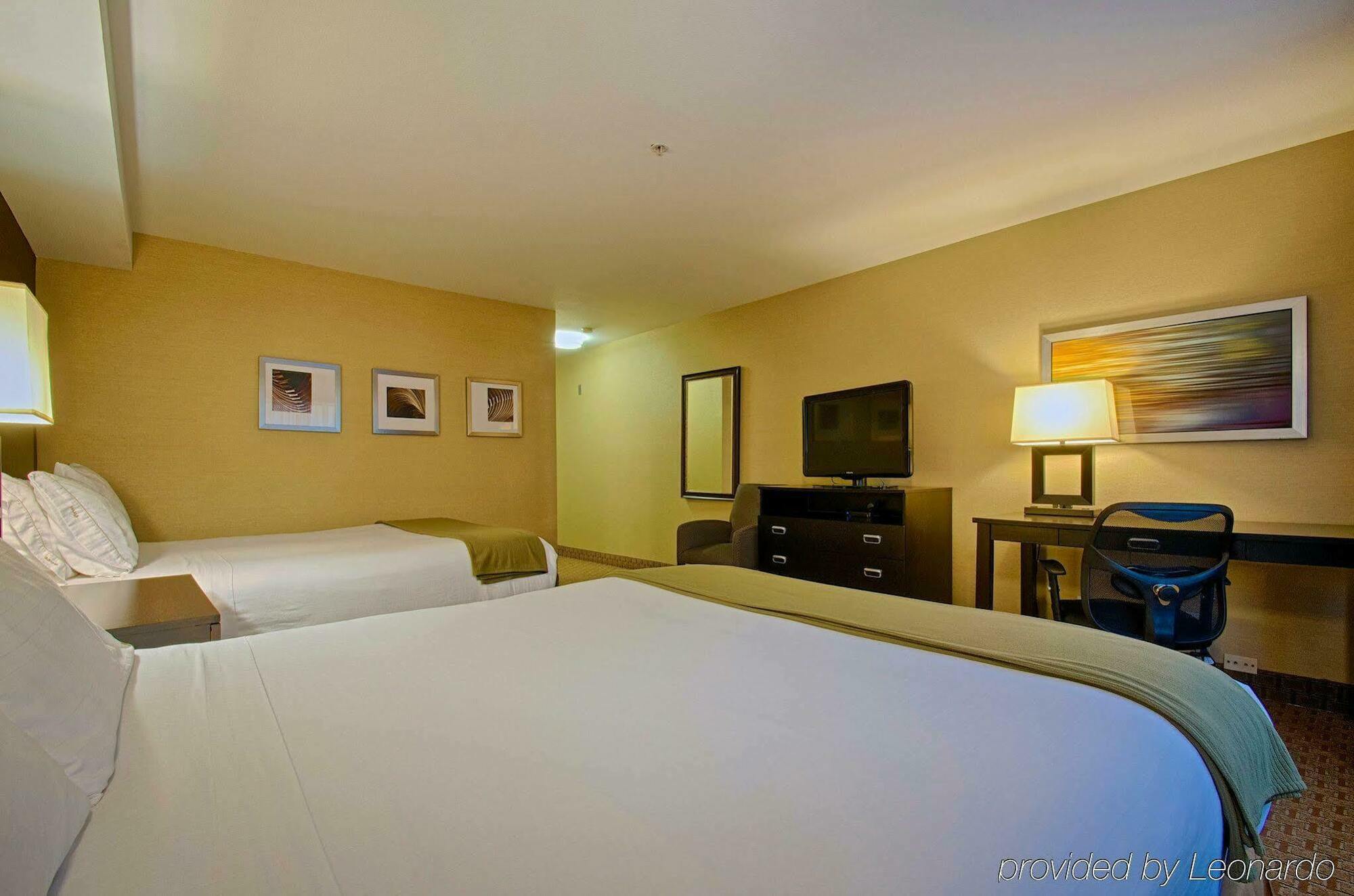 Hampton By Hilton Newport Hotel 2*