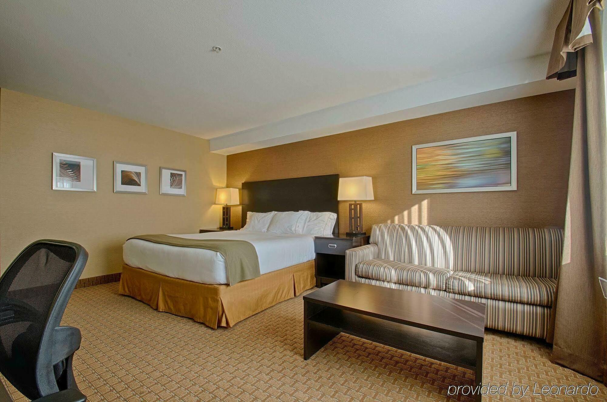 Hampton By Hilton Newport Hotel