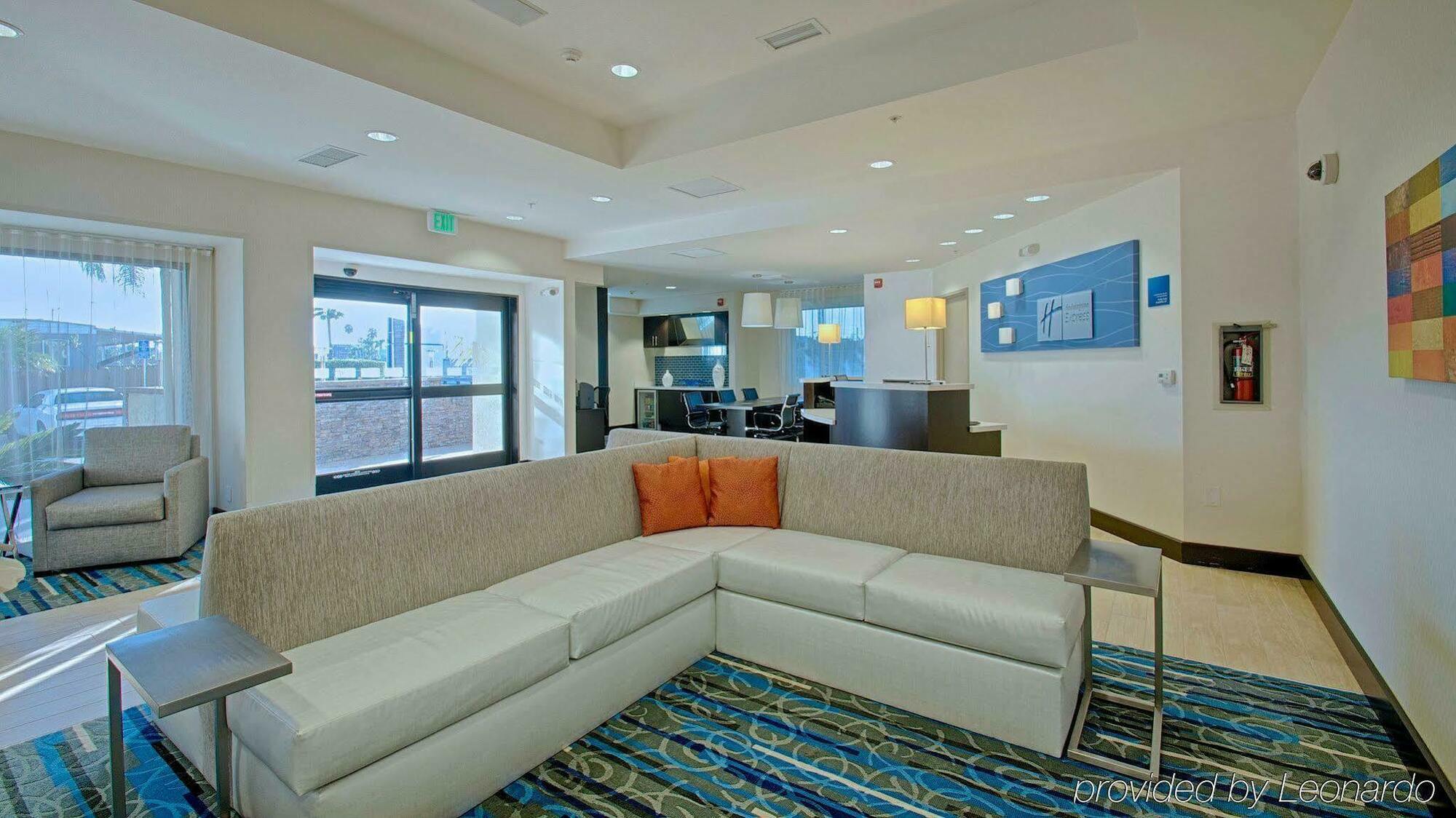 Hampton By Hilton Newport 2*